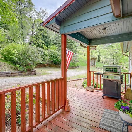 Quaint Blue Ridge Cabin Rental With On-Site Stream! スパルタ エクステリア 写真
