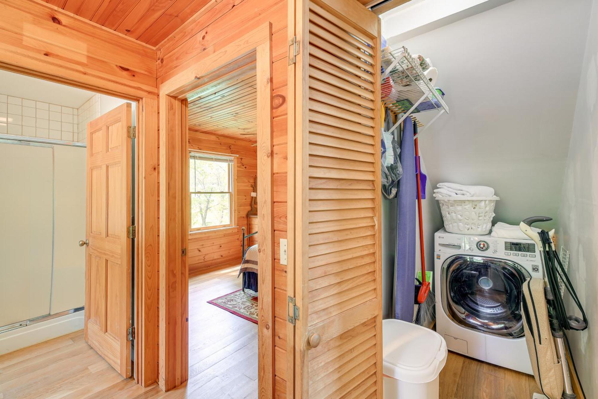 Quaint Blue Ridge Cabin Rental With On-Site Stream! スパルタ エクステリア 写真
