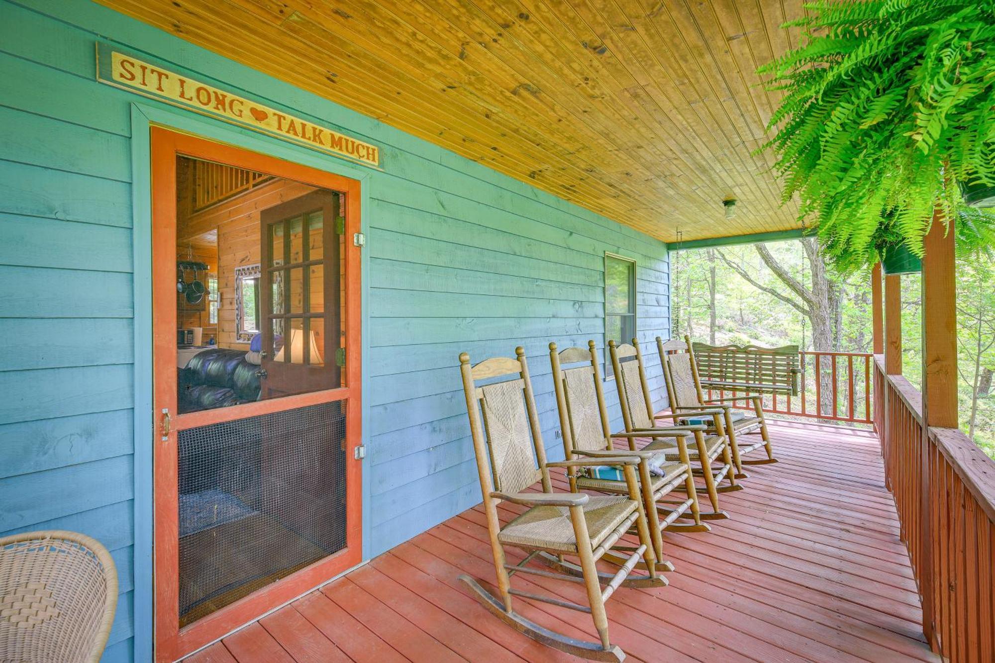 Quaint Blue Ridge Cabin Rental With On-Site Stream! スパルタ エクステリア 写真